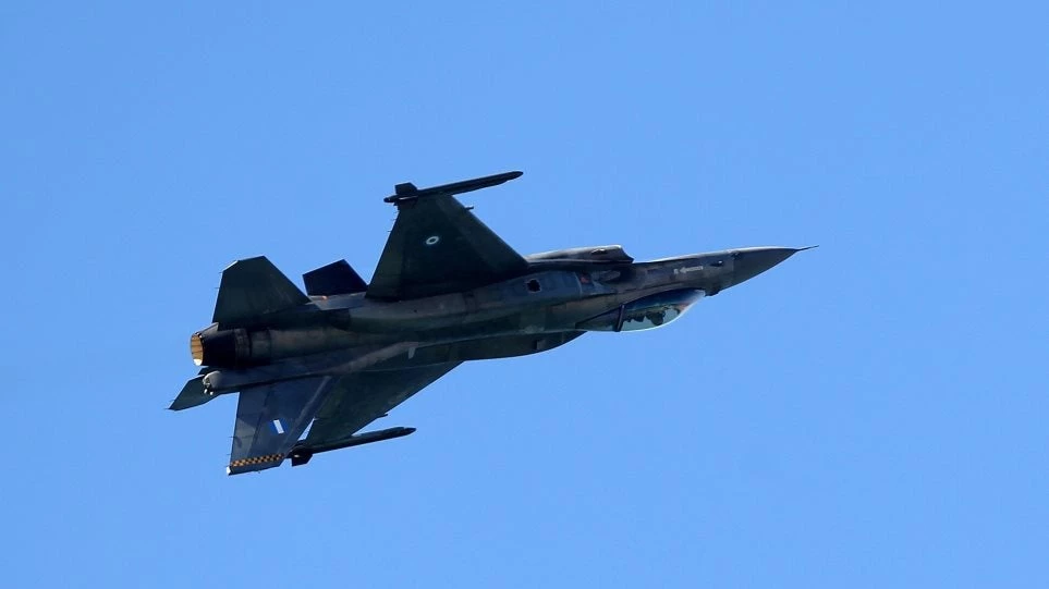 Έκοψαν την ανάσα οι επιδείξεις του F-16 στο Ηράκλειο – «Φωτιά και ατσάλι» από το Πυροβολικό στη Θράκη (εικόνες, βίντεο)